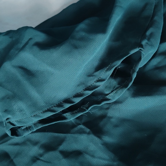 Flowy Bebe Blue Green 💚 Teal 🩵 Blouse Top Size S - Picture 15 of 16